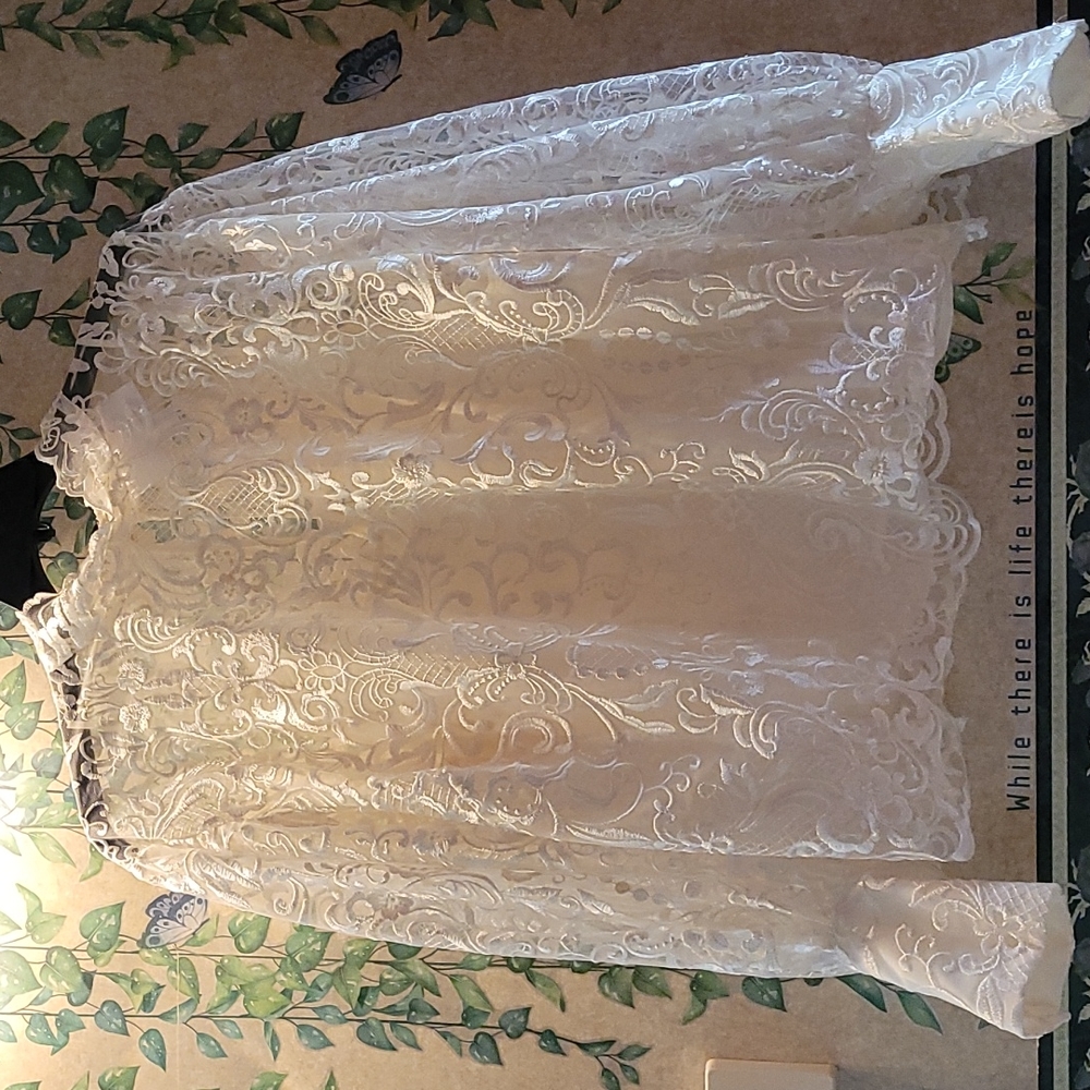 Stunnind! Eloquii Retta embroidered lace ivory/cream 2pc. Blouse set